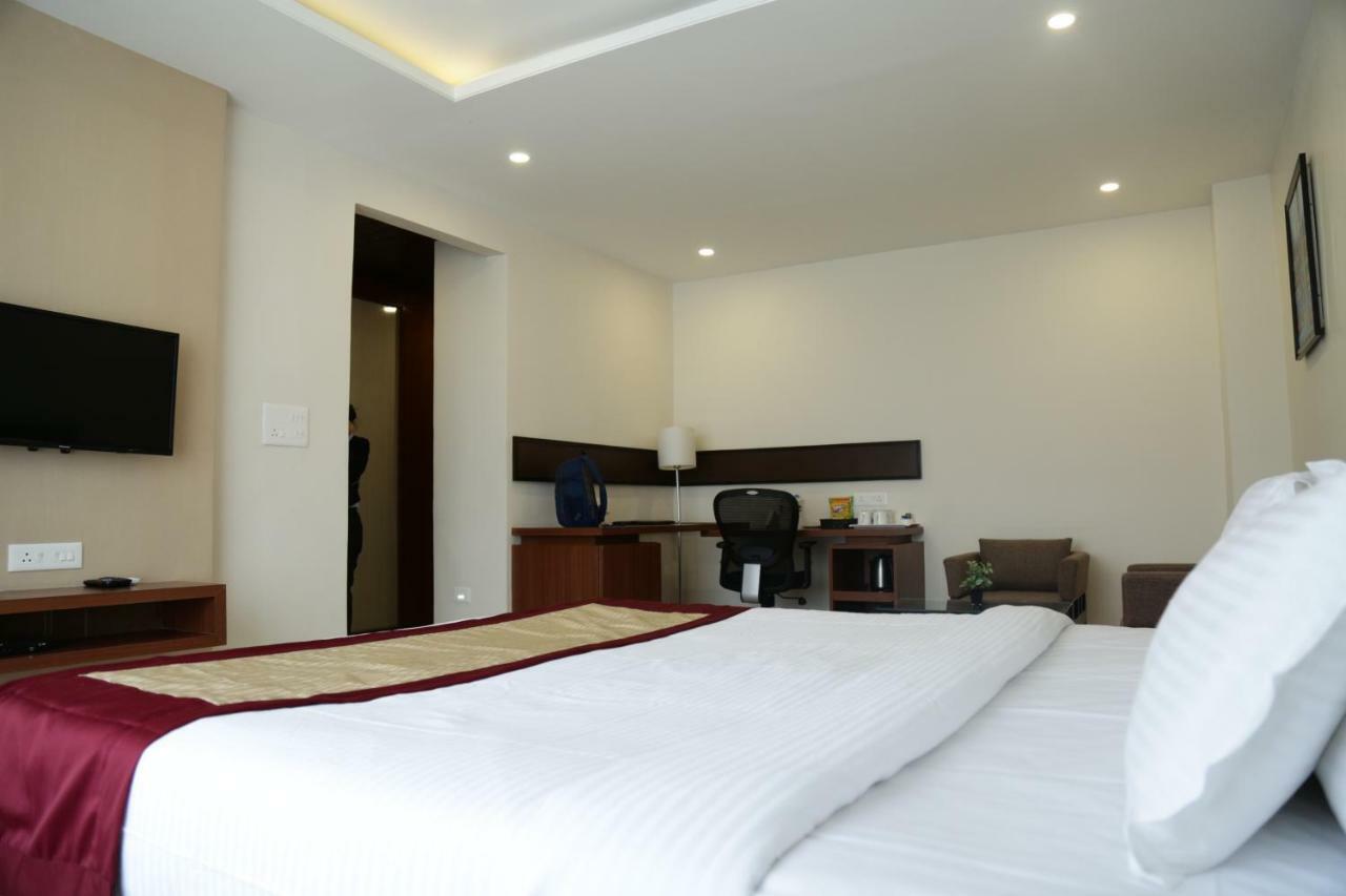Prism A Boutique Hotel Jorhāt المظهر الخارجي الصورة